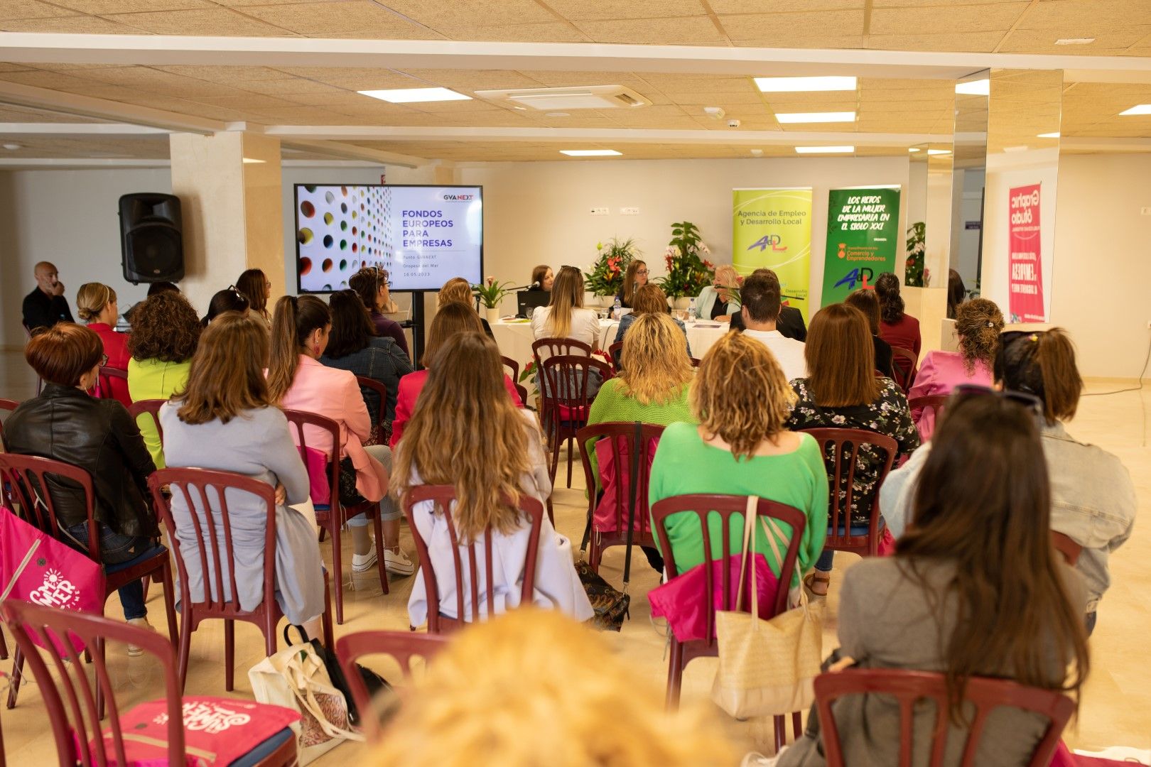 Todas las fotos del congreso de mujeres empresarias y emprendedoras en Orpesa