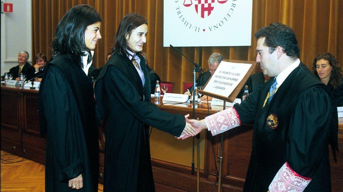 Imposición de toga a nuevas abogadas en el Colegio de Barcelona.