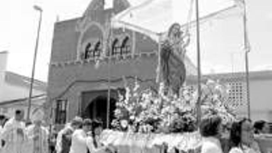 El obispo bendice la nueva iglesiade la piedad