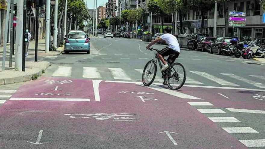 El carril bici de la avenida Juan Carlos I se unirá con el de la avenida de Alicante. | ANTONIO AMORÓS