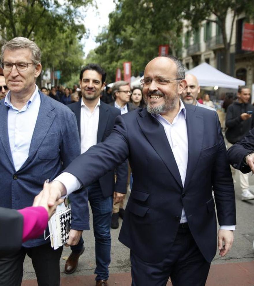 El PP busca evitar que el foco sobre Sánchez monopolice su primer fin de semana electoral catalán