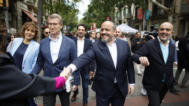 Alberto Núñez Feijóo junto a Dolors Montserrat, Alejandro Fernández y Daniel Siera en Sant Jordi.