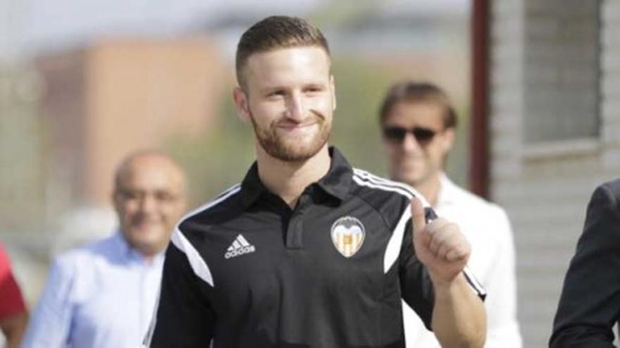 Mustafi, presentado como nuevo jugador del Valencia