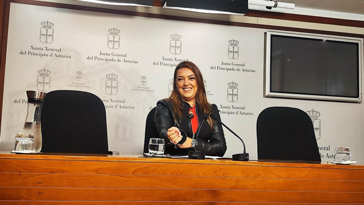 Carolina López antes de iniciar la rueda de prensa en la Junta.