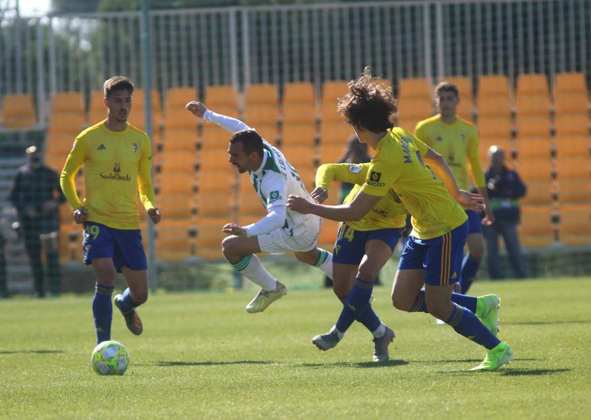 Las imágenes de Cádiz B-Córdoba CF