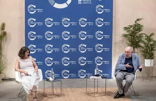 Ernesto Ekaizer presenta su última novela 'Operación Jaque Mate. Cómo acabaron con el fiscal del caso Villarejo' en el Club Diario de Mallorca