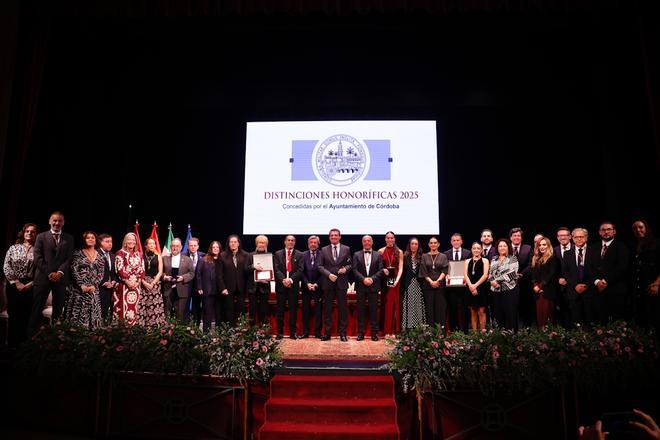 El Ayuntamiento entrega sus Medallas de la Ciudad
