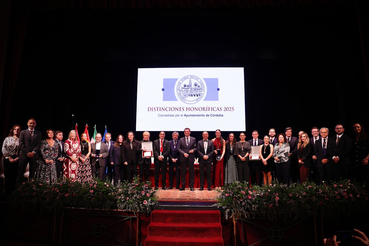 El Ayuntamiento entrega sus Medallas de la Ciudad
