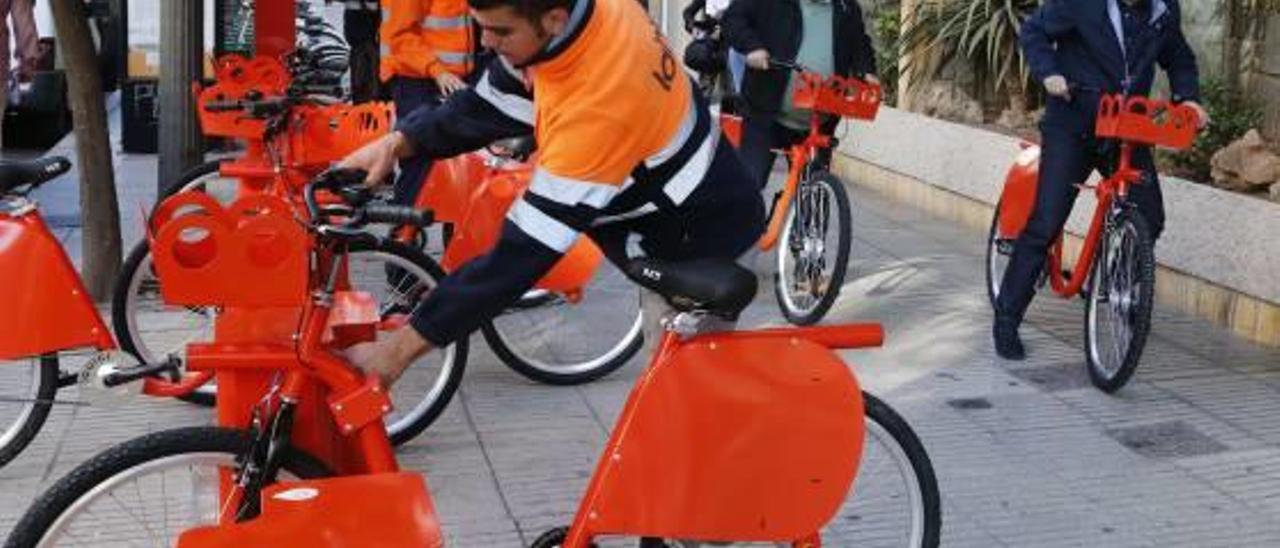 Alzira recurre a un modelo antivandalismo para reactivar el servicio de bicis de alquiler