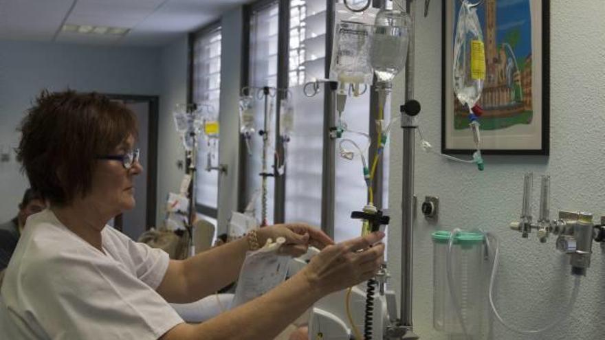 Un detalle del Hospital de Día donde se realizan las sesiones de quimioterapia a los pacientes oncológicos del Hospital de Sant Joan.