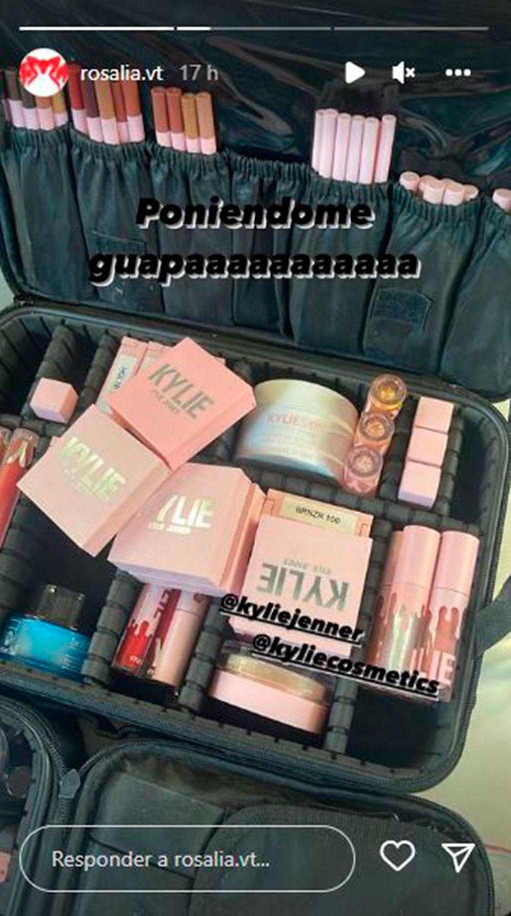 Rosalía se maquilla con el maquillaje de Kylie Jenner