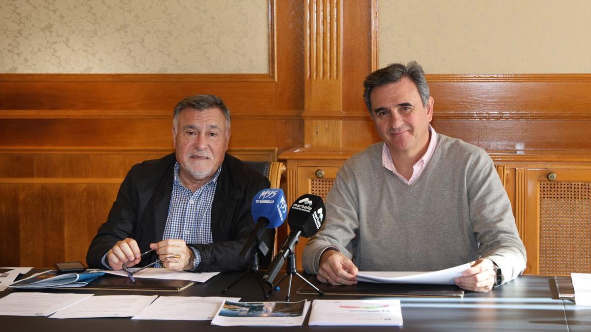 El concejal de Transporte Público y el director del Área, Félix Romero y Baldomero León, ayer.
