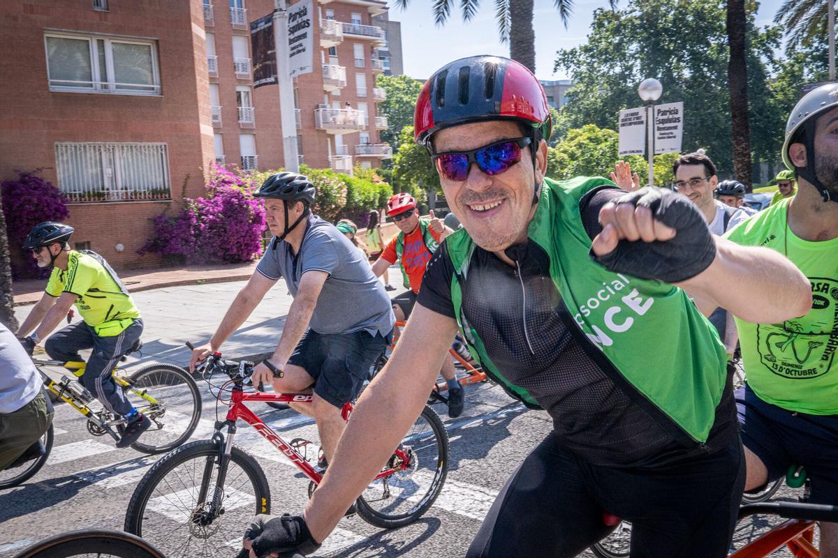 Nueva edición de la Festa de la Bici y la Bicicletada en Barcelona, con el paseo de Lluís Companys convertido, un año más, en punto de encuentro para familias y aficionados al mundo del ciclismo de todas las edades. Un evento que este año ha atraído a cientos de personas y que ha contado con un aliciente añadido: la cuenta atrás hacia la salida del Tour de Francia 2026 desde la capital catalana. Nueva edición de la Festa de la Bici y la Bicicletada en Barcelona, con el paseo de Lluís Companys convertido, un año más, en punto de encuentro para familias y aficionados al mundo del ciclismo de todas las edades. Un evento que este año ha atraído a cientos de personas y que ha contado con un aliciente añadido: la cuenta atrás hacia la salida del Tour de Francia 2026 desde la capital catalana.