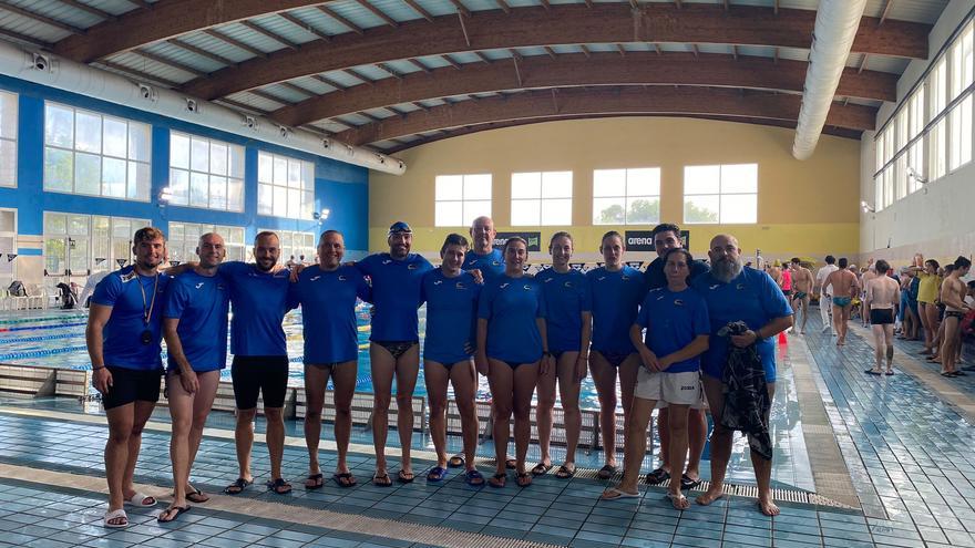 Los nadadores máster del CN Xàtiva disputan el primer control de la temporada en Benimàmet
