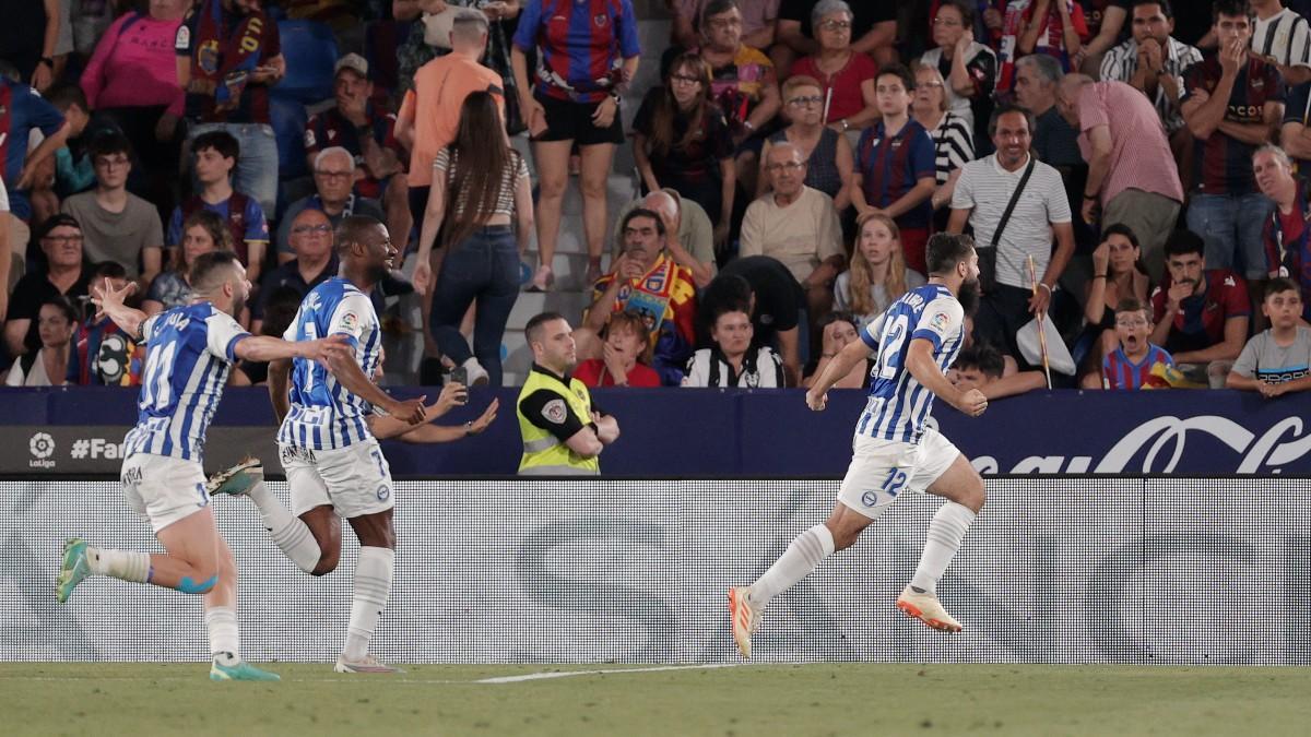 Cómo va el partido levante alavés