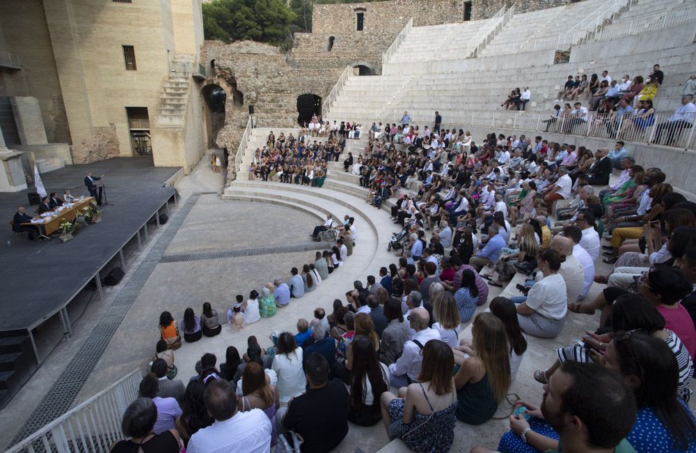 Graduación en el Teatro Romano de Sagunt, del master en edificación, de los arquitectos técnicos de la Universidad Politécnica de Valencia.