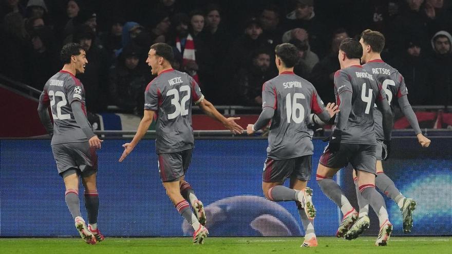 El Olympiacos se impone al Ajax por 1-2