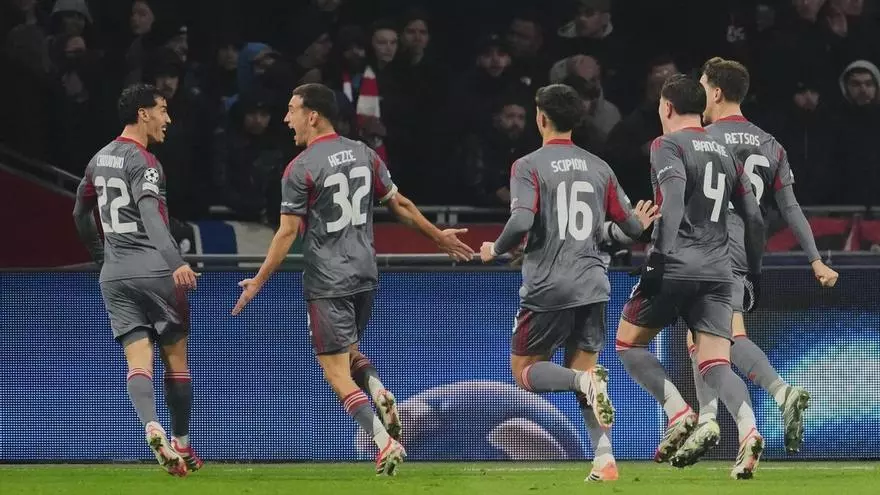 El Olympiacos se impone al Ajax por 1-2