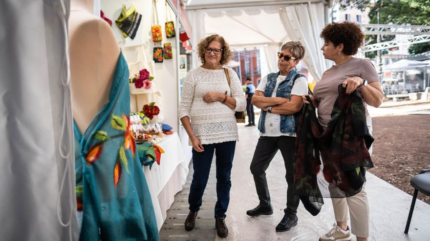 Santa Cruz and La Laguna host the 68 stalls of the Reyes craft fairs