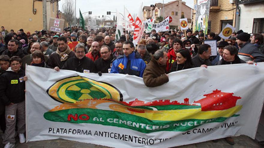 Medio millar de personas se manifiestan contra el ATC