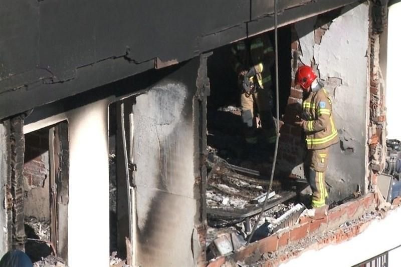 Explosión e incendio en una bloque de viviendas de en Cáceres