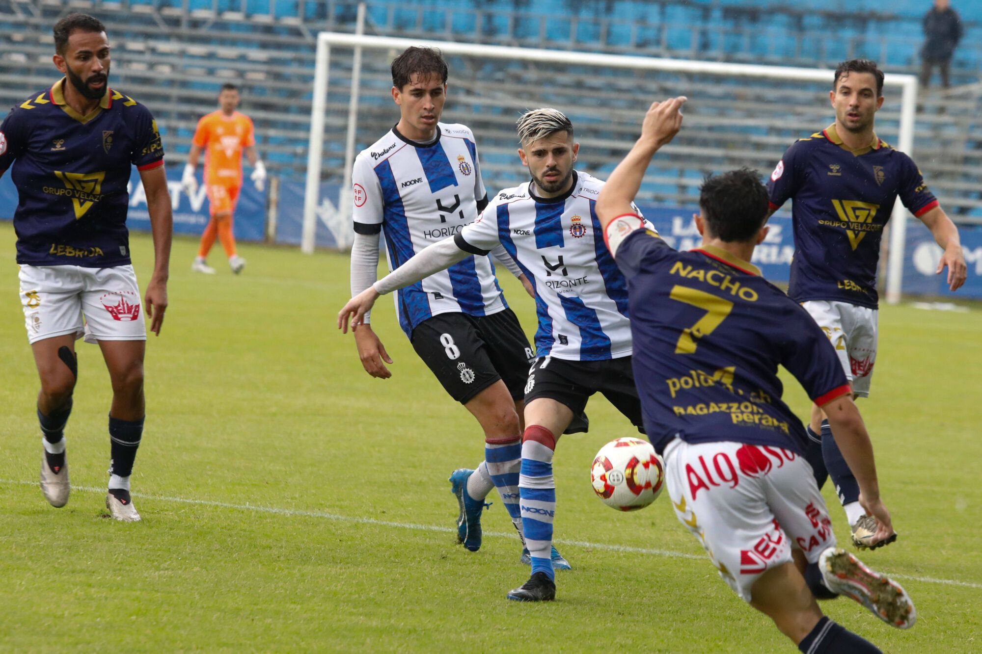 EN IMÁGENES: Ammbientazo en el play-off del Real Avilés contra el Antoniano
