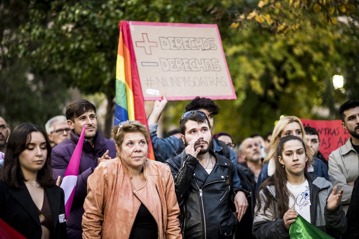 Fotogalería | Así fue la concentración en defensa de los derechos LGBTI en Cáceres