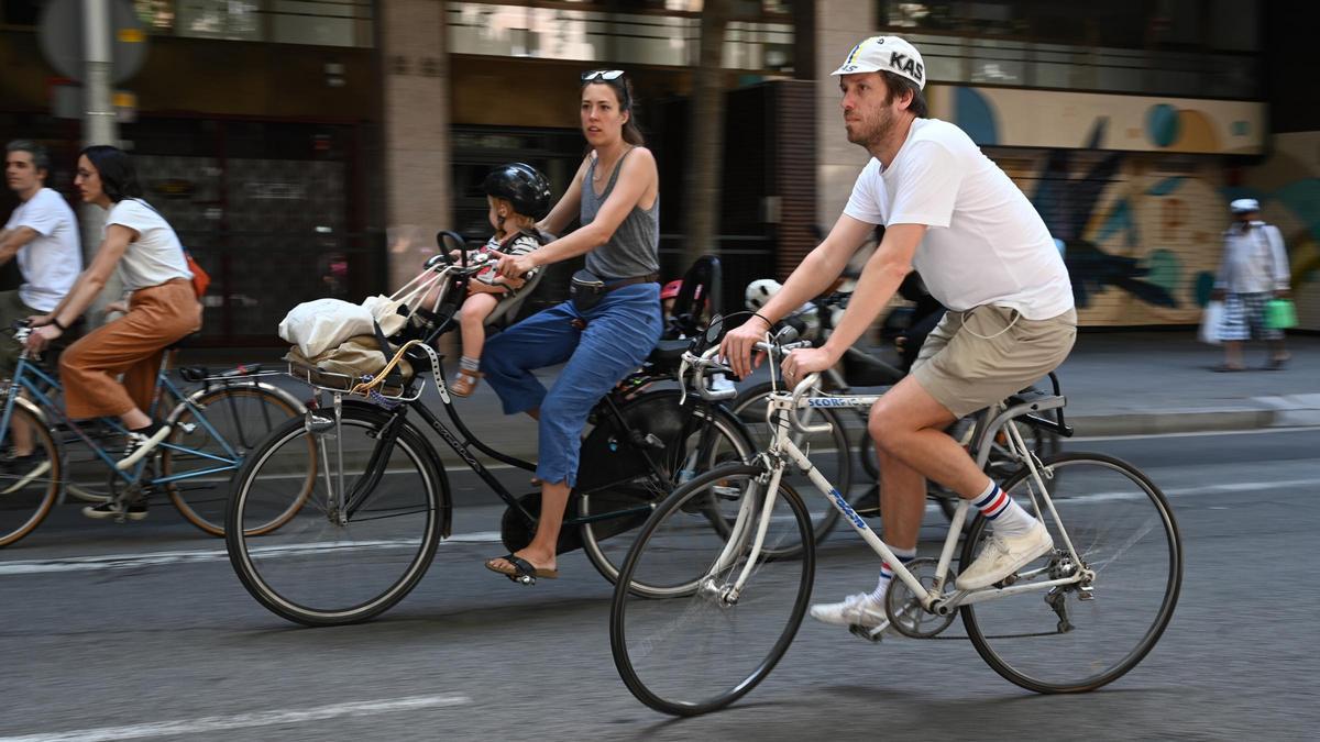 Las bicicletas por la calle de Floridablanca en Barcelona