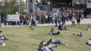 Protesta en un campus universitario.