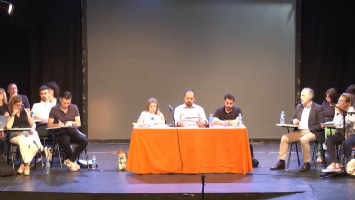 Pleno de Aldaia, donde el portavoz de Compromís explica las alegaciones.