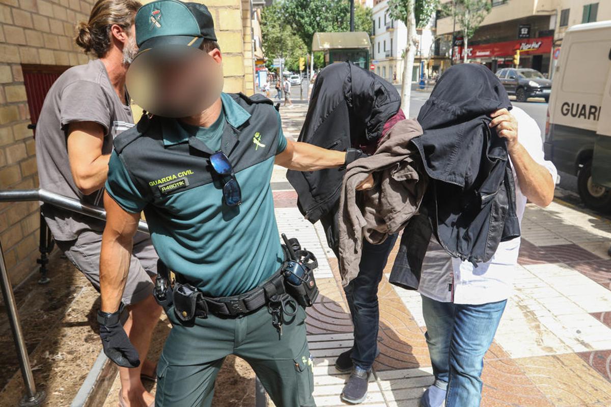 El propietario de la discoteca Amnesia, Martín Ferrer, su hijo, Martí Ferrer, el apoderado de muchas de sus empresas, David de Felipe, y el contable del establecimiento, Vicente Pérez de Montis.