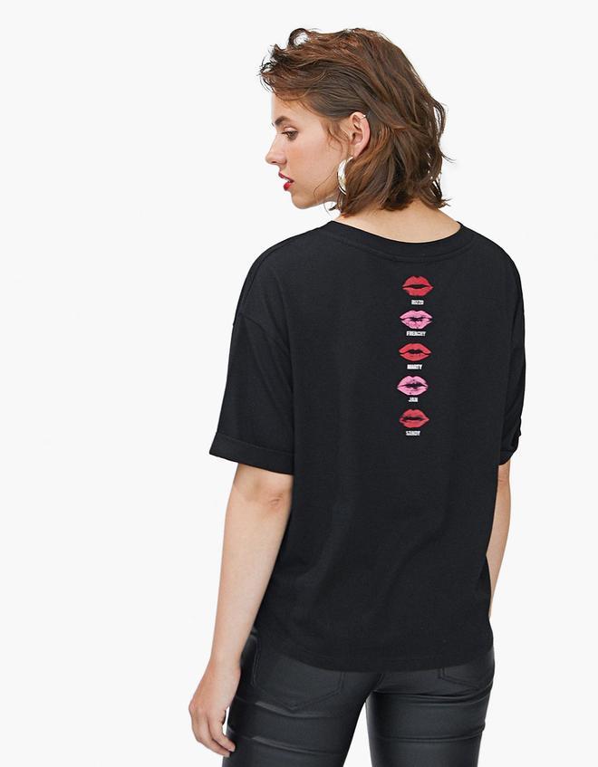Trasera de la camiseta de 'Grease', de Stradivarius