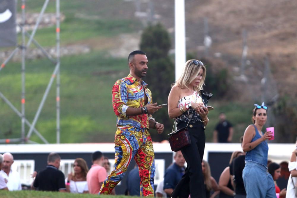 Gran expectación ante el único concierto de Jennifer Lopez en España. Se han formado largas colas hasta la apertura de las puertas del recinto del Marenostrum Castle Park, escenario del concierto.