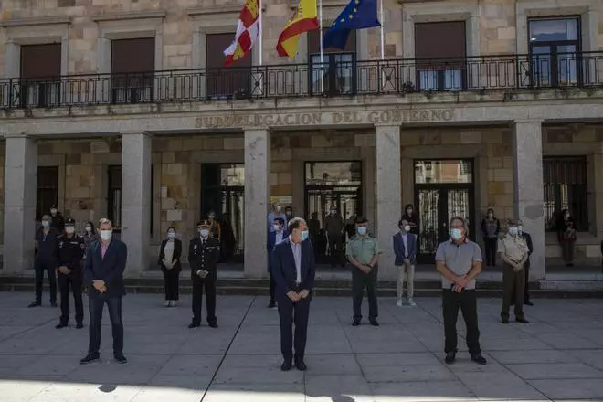 Zamora vive un minuto de silencio en memoria de los fallecidos por coronavirus