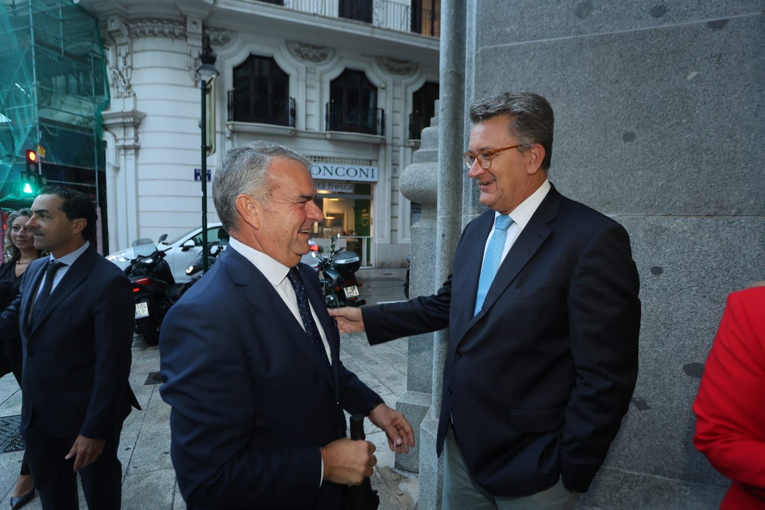 Llegada de los asistentes a la segunda edición del Foro de Energía en la Comunitat Valenciana