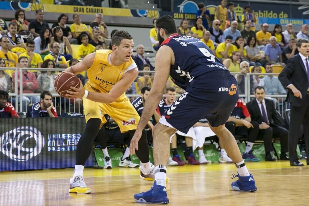 Herbalife Gran Canaria 93 - 87 Laboral Kutxa