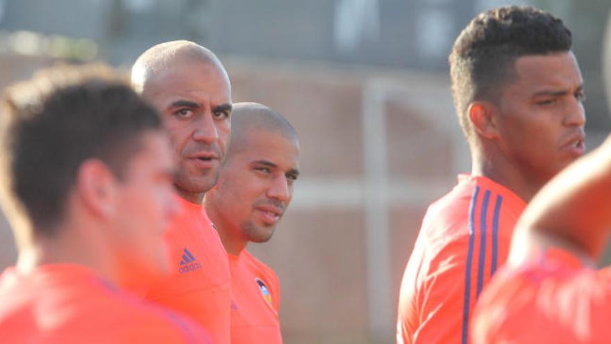 Nuno saluda por fin a Abdennour