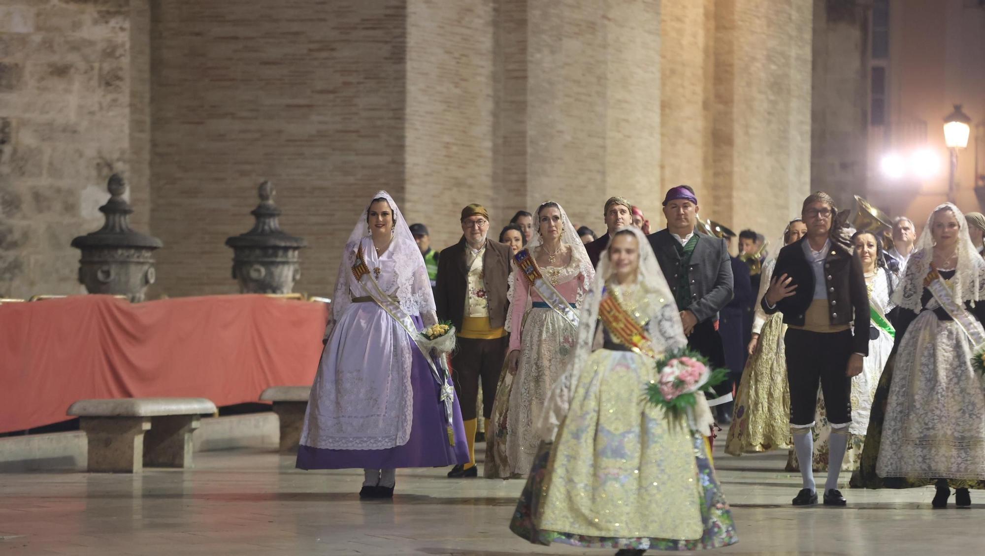 La Fallera Mayor Infantil de València desfila ante la virgen