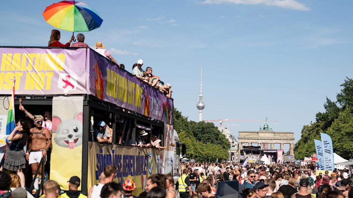 Varios heridos en Berlín por un atropello múltiple en la fiesta del Día del Orgullo LGTBI