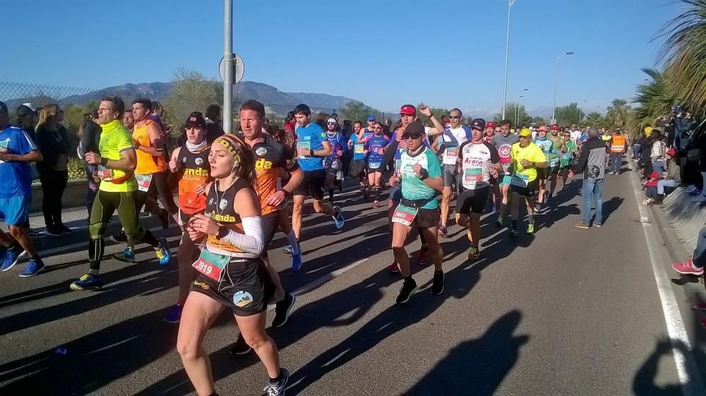 Más de 7.000 atletas tomaron la salida en una prueba que gozó de unas buenas condiciones para correr y que acabó encumbrando, de nuevo, al corredor del club Cueva de Nerja Abdelhadi El Mouaziz