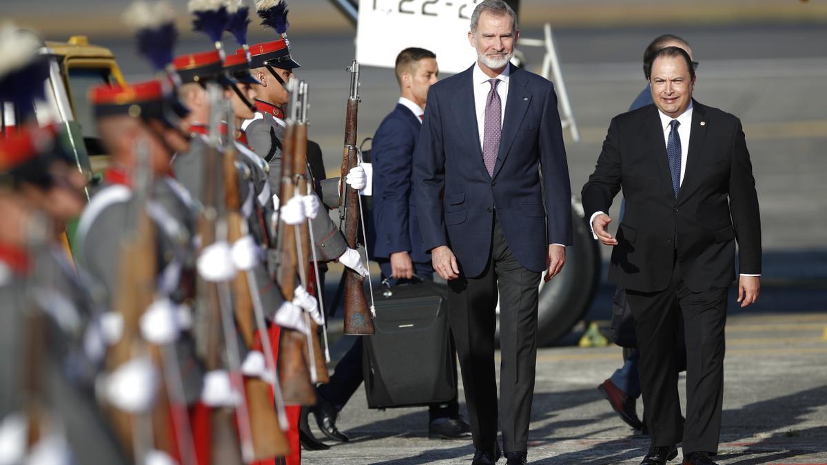 Felipe VI aterriza en Guatemala para investidura del presidente Bernardo Arévalo de León