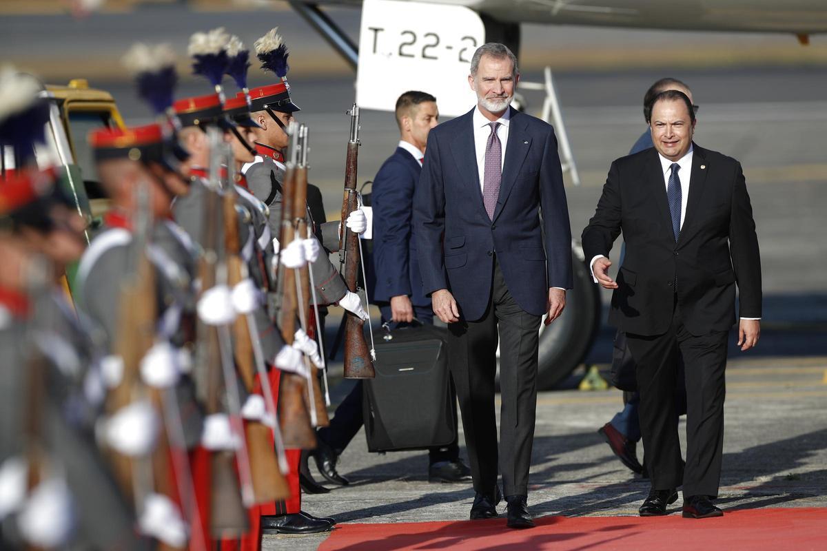 Felipe VI aterriza en Guatemala para investidura del presidente Bernardo Arévalo de León