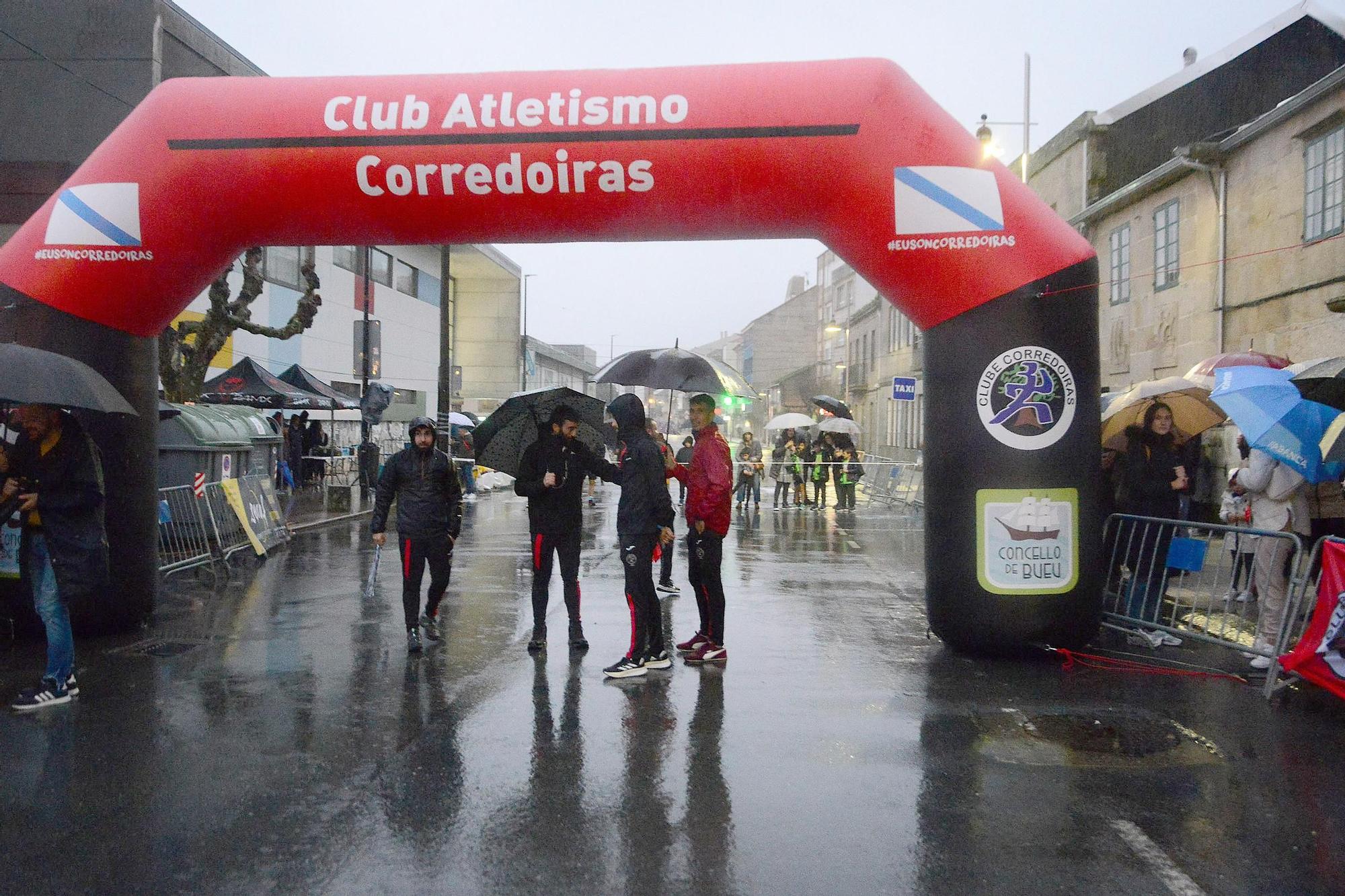 La XXVI Carreira San Martiño de Bueu, contra la lluvia y el viento