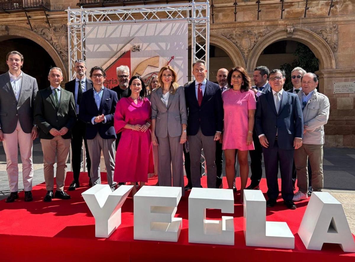La Feria del Mueble de Yecla se presentó este miércoles en la Plaza de España de Lorca.