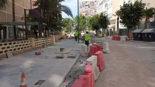 Las obras de la avenida Montecarlo obligan a un corte del agua potable en Benidorm