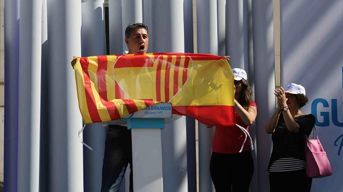 El candidat del PPC, Xavier García Albiol, durant el míting a Badalona.