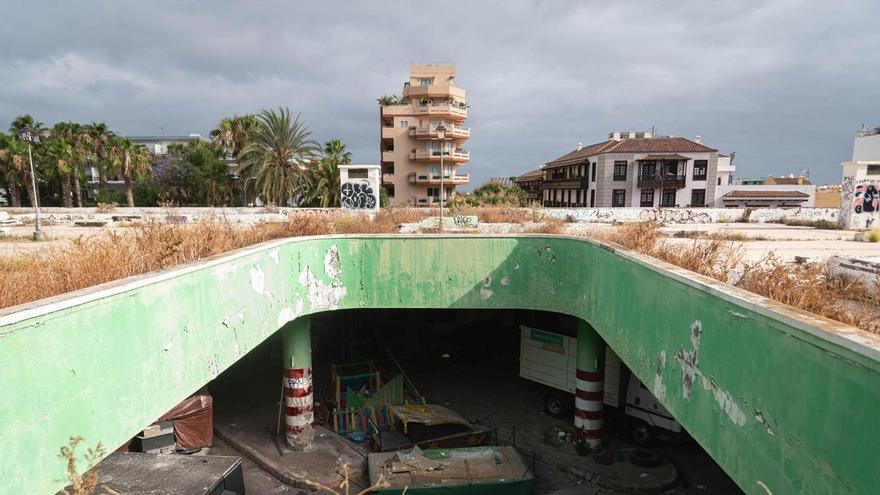 El abandono de las antiguas estaciones de guaguas en el norte de Tenerife: entre la parálisis y la espera de demolición