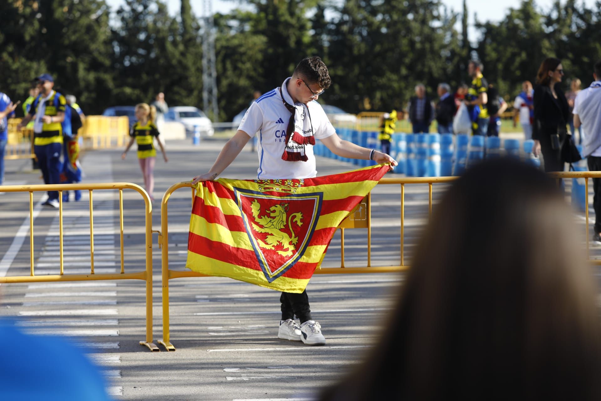 EN IMÁGENES | Gran ambiente previo al derbi aragonés a las puertas de El Alcoraz