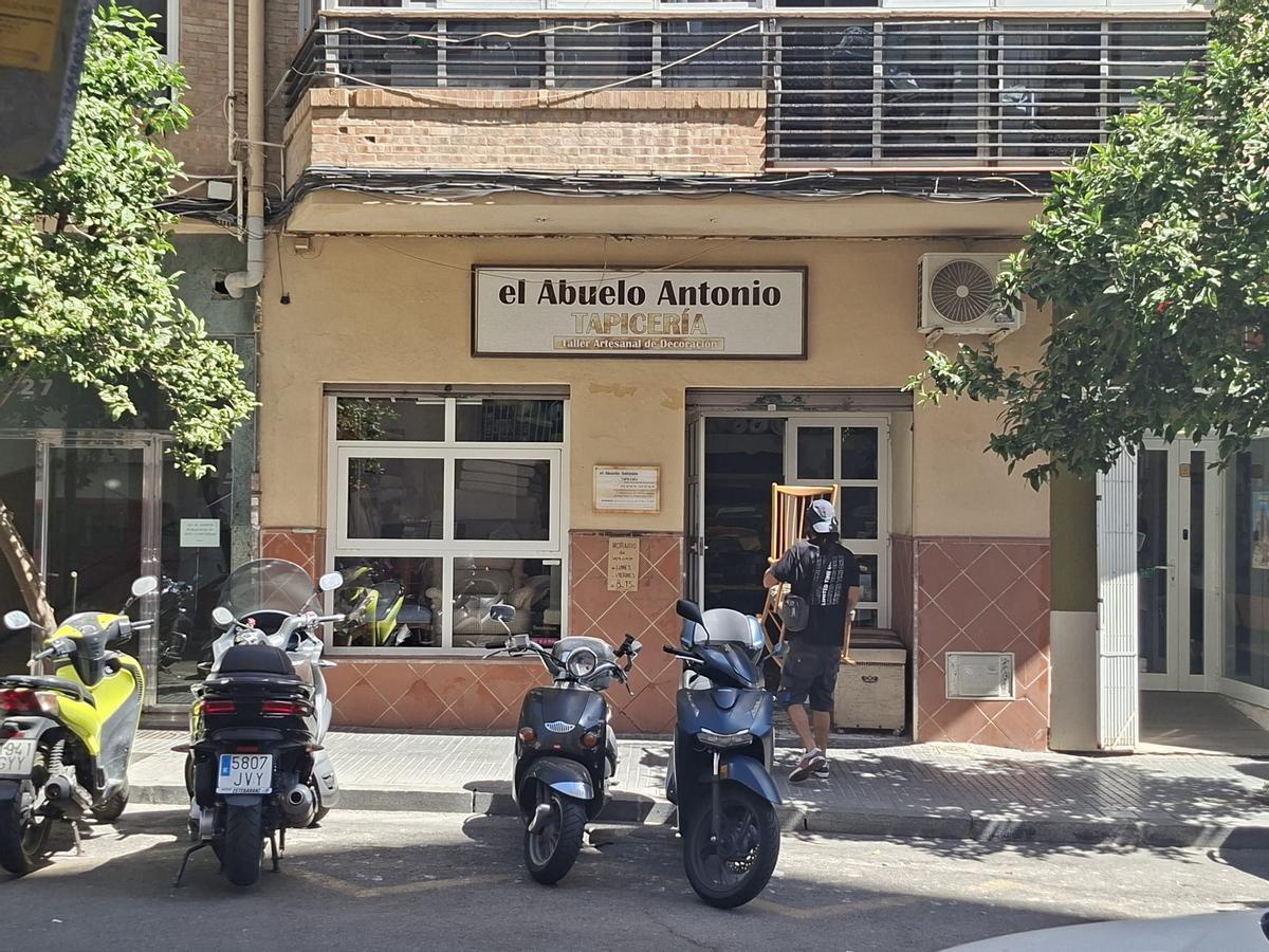 Tapicería "El abuelo Antonio" en la Calle Maestranza