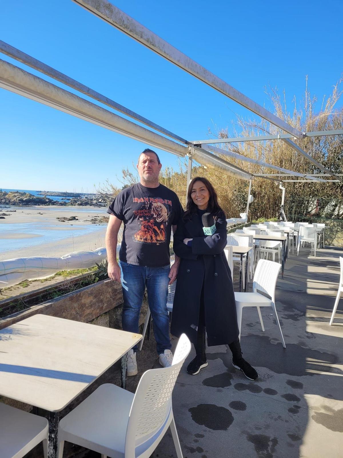 El hostelero y la periodista de Telecinco que lo entrevistó  para el Programa de Ana Rosa.